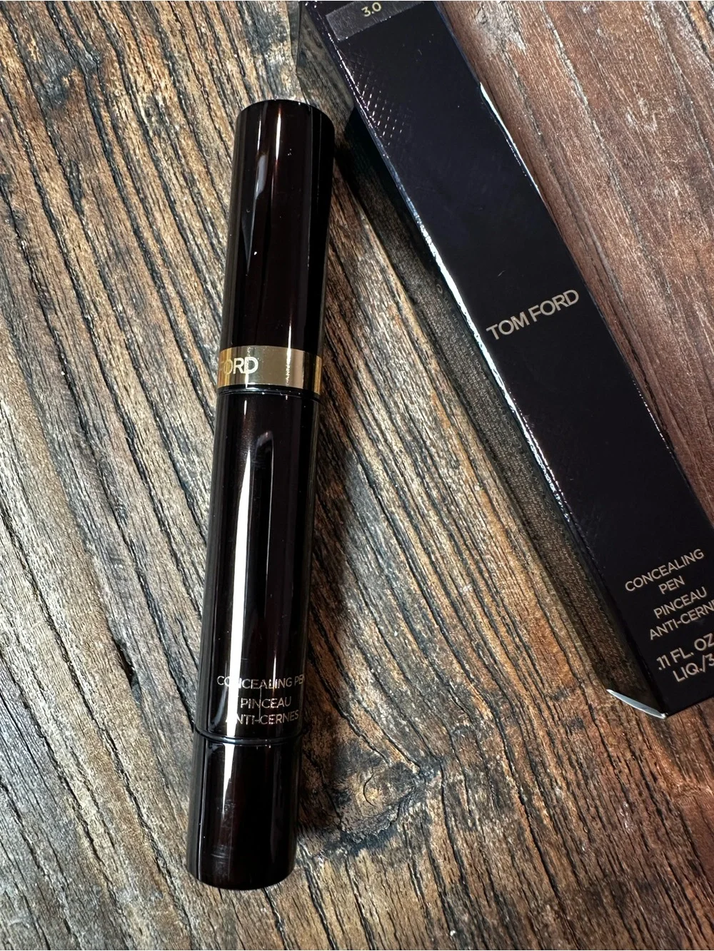 Tom Ford Concealing Pen — Black with Gold Band